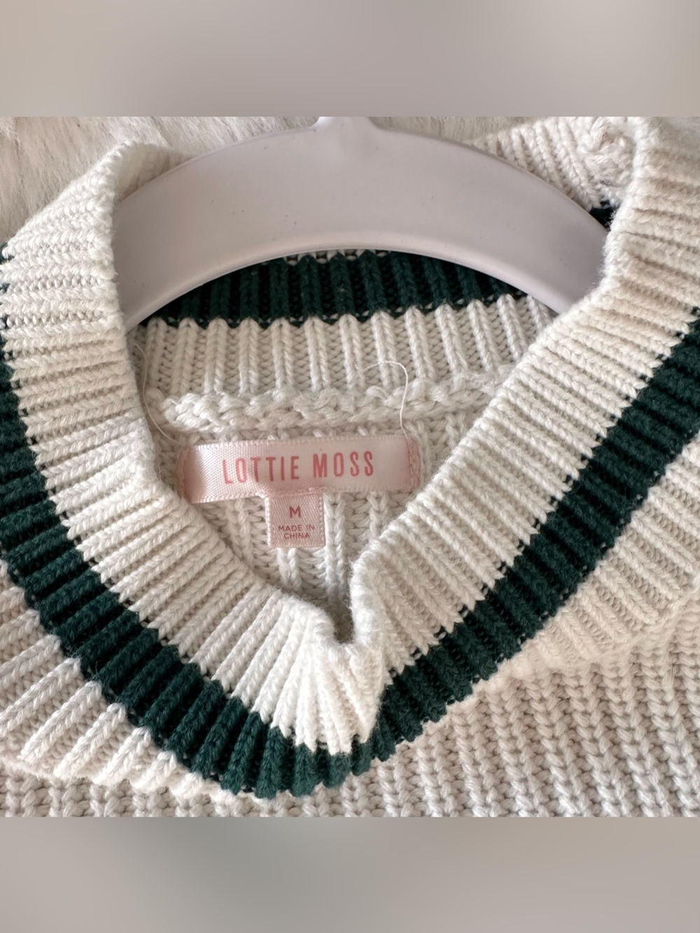 Lottie Moss Cropped White cream Knit Sweater Green Chevron V Trim PacSun Medium - Picture 4 of 4